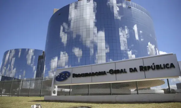 PGR defende perda do cargo de dois ex-agentes da ditadura