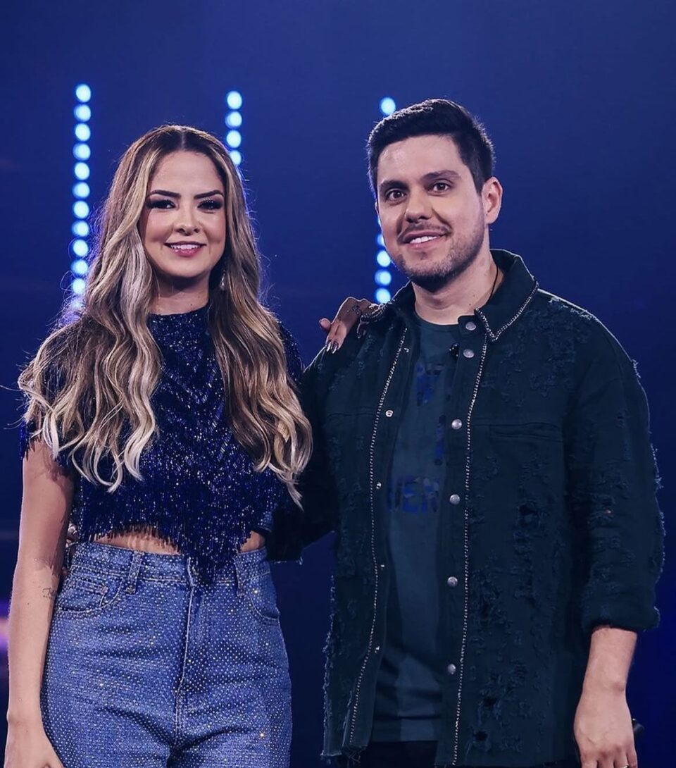 Prefeito anuncia Maria Cecília e Rodolfo no Carnaval de Cândido Sales 2025