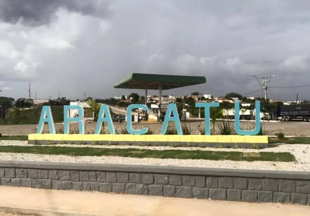 Aracatu: Praça Júlio Silveira Maia segue sem energia há mais de 12 horas e moradores cobram providências