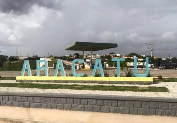 Aracatu: Praça Júlio Silveira Maia segue sem energia há mais de 12 horas e moradores cobram providências