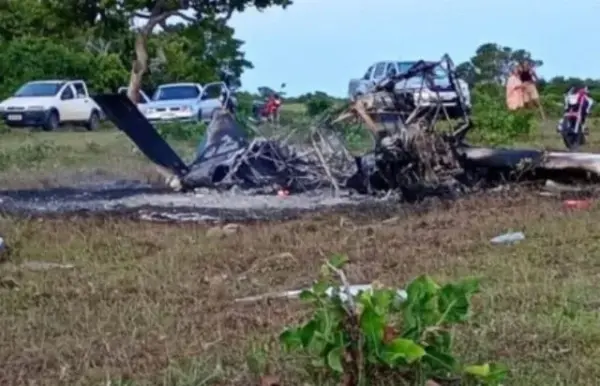 Avião de pequeno porte cai na zona rural de Prado era pilotado pelo empresário Mário Gontijo de Eunápolis