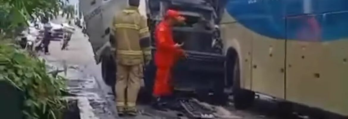 Grave acidente entre ônibus e caminhão tem pista interdita sentido Ilhéus e Itabuna