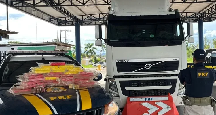 PRF apreende 37,8 kg de cocaína ao abordar um caminhão-trator em Barreiras