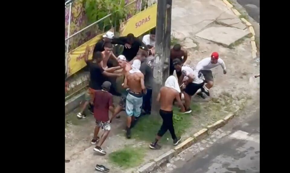 Uma pessoa permanece internada após briga de torcidas no Recife