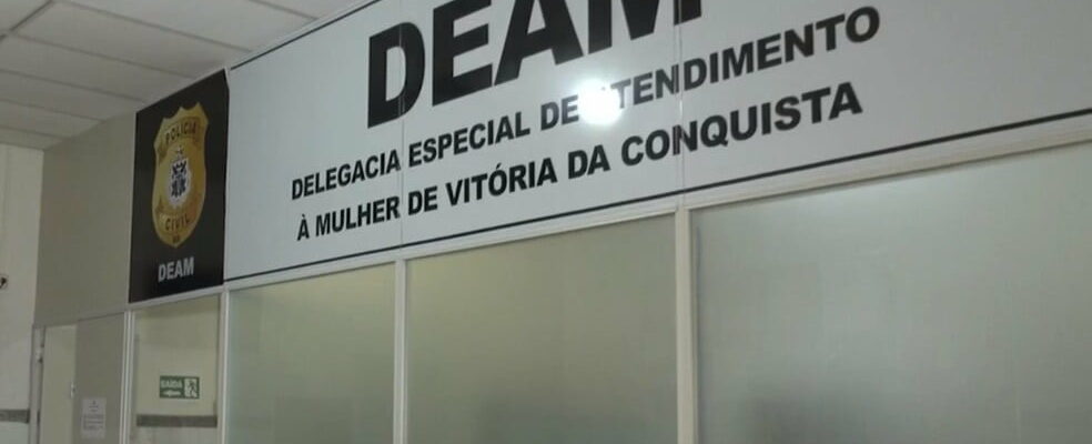 Se deu mal: Homem é preso após perseguir mulher e leva pedrada em Vitória da Conquista