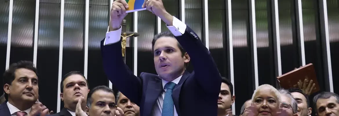 Candidatos à presidência da Câmara discursam em plenário