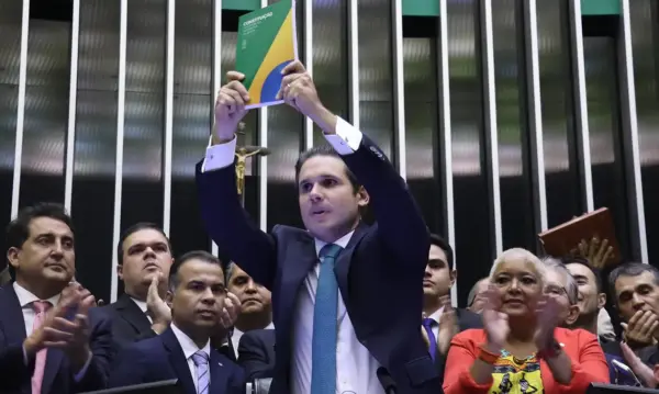 Candidatos à presidência da Câmara discursam em plenário