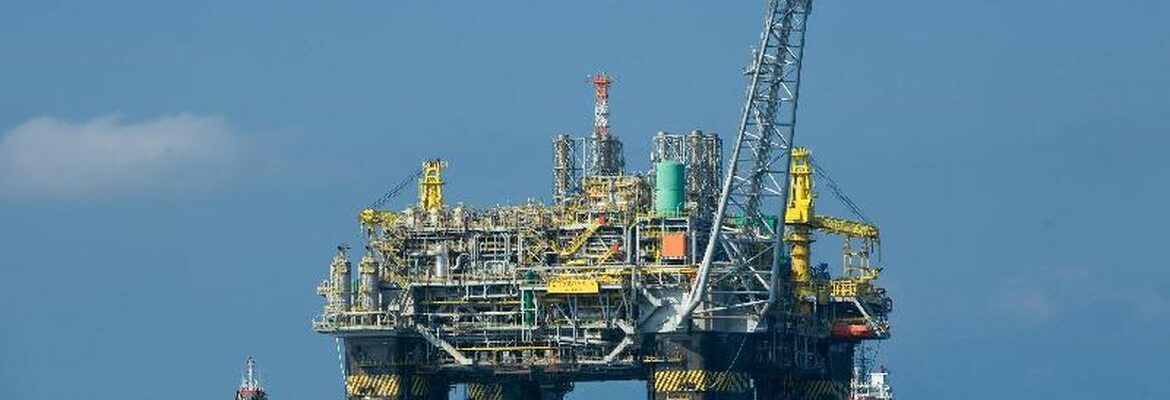 Produção de petróleo e gás se mantém próximo a recorde de 2023