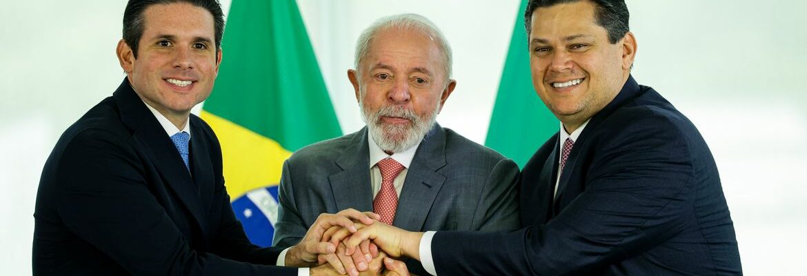 “Sou amigo dos dois”, diz Lula sobre novos presidentes do Legislativo