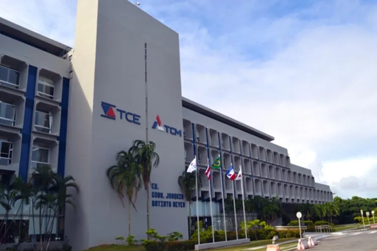 Urgente: TCM determina suspensão de processos seletivos simplificados em Poções