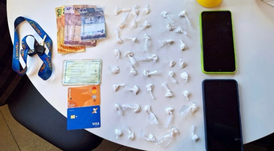 Se deram mal: Duas mulheres são presas por tráfico de drogas em Barra do Choça