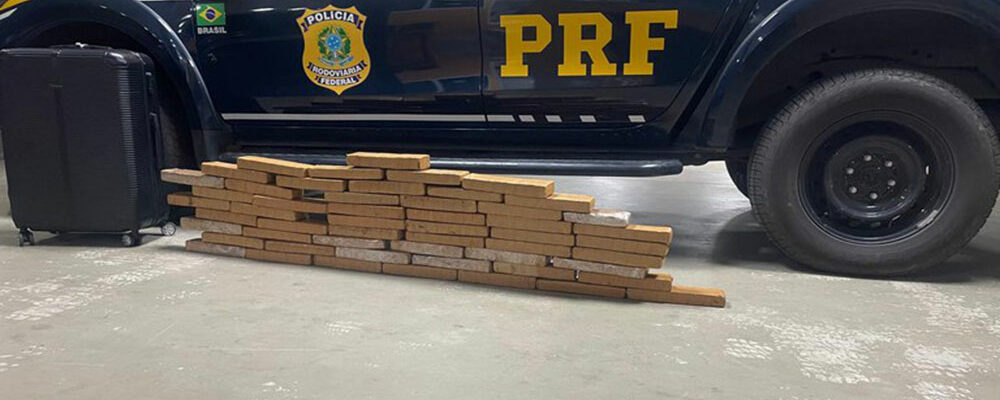 PRF apreende mais de 30 kg de maconha ao fiscalizar um ônibus em Vitória da Conquista