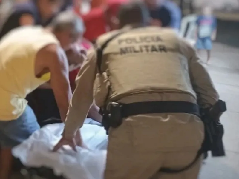 Urgente: Homem fica com faca cravada no pescoço após ser esfaqueado em Brumado