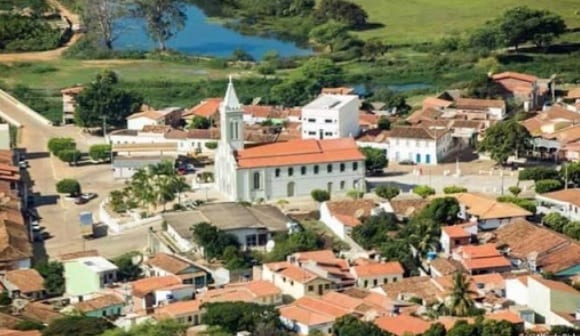 Prefeito de Caetanos fica proibido de contratar servidores temporários