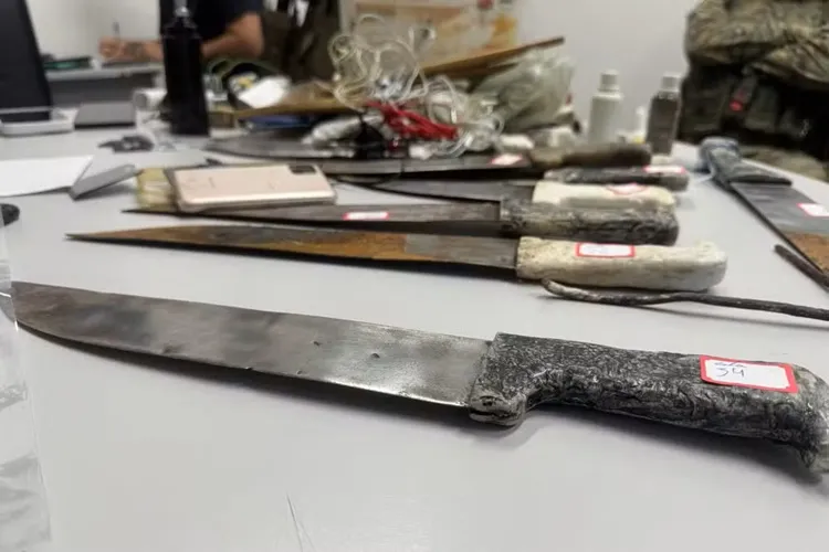 Detentos transferidos e grande quantidade de armas e celulares apreendidos em presídio de Itabuna