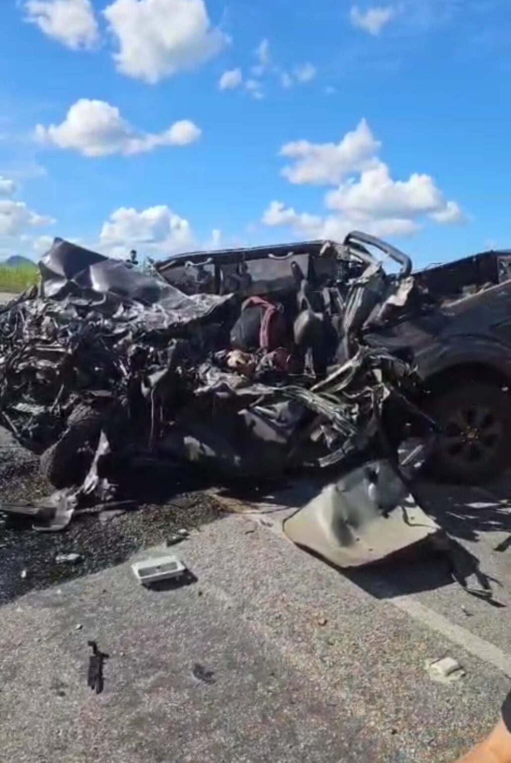 Itambé: Homem morre após bater caminhonete em ônibus no carro tinha arma e drogas foram achadas