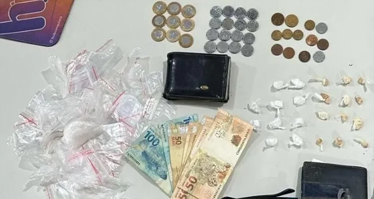 Tráfico de drogas e corrupção de menor: Homem é pego em flagrante em Vitória da Conquista no bairro Simão