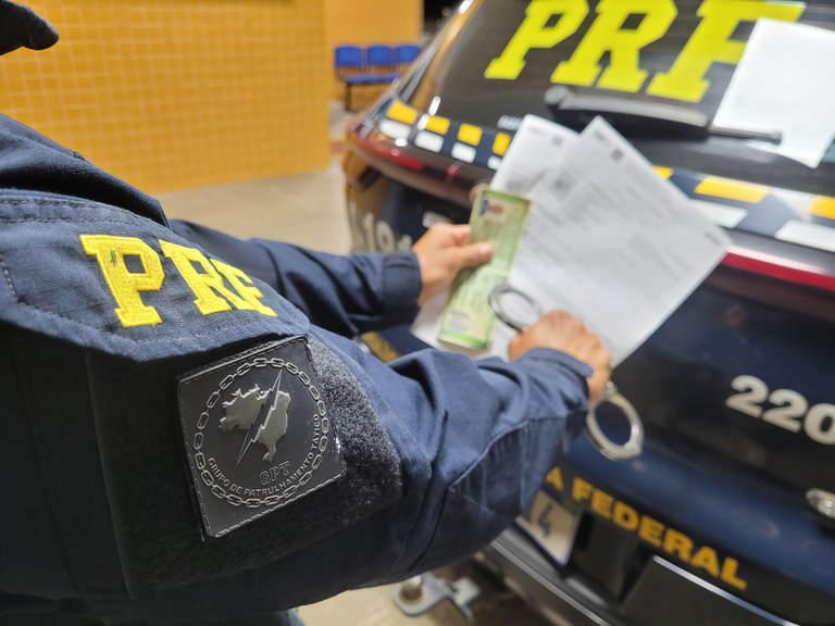 PRF prende foragido da Justiça do Paraná durante fiscalização em Jequié