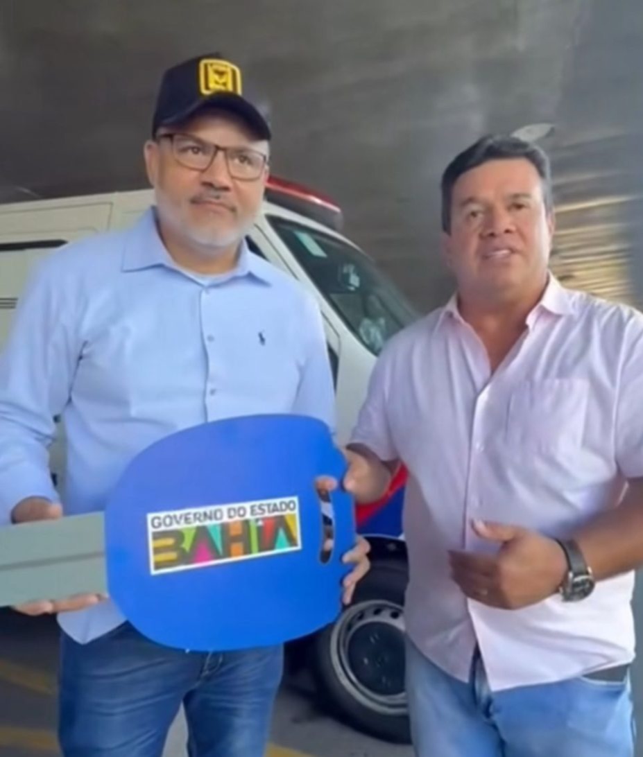 Deputado Marquinho Viana entrega ambulância para Boquira