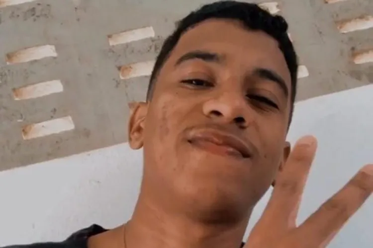 Jovem de 22 anos desaparece misteriosamente no Rio São Francisco em Carinhanha