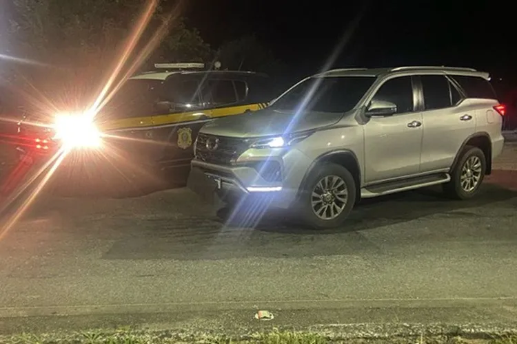 Homem é detido pela PRF em Jequié ao ser pego transportando veículo roubado