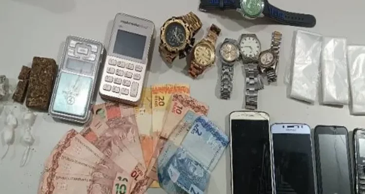 Polícia detém traficante em flagrante durante operação em Poções
