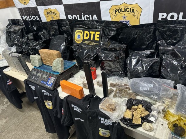 Polícia Civil prende mulher e apreende 30kg de drogas que seriam distribuídas durante a Micareta de Feira