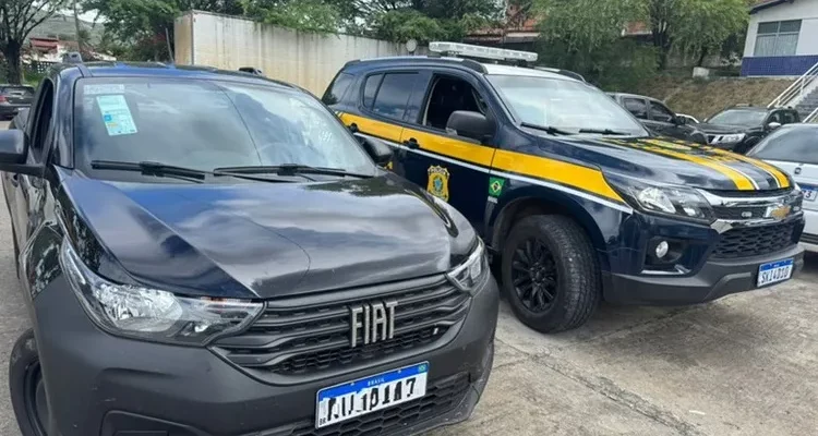 PRF recupera veículo com registro de furto na BR-116 em Jequié