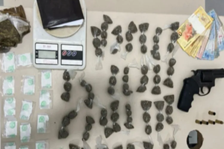 Homem morre em confronto com a PM em Cândido Sales; drogas e arma são apreendidas