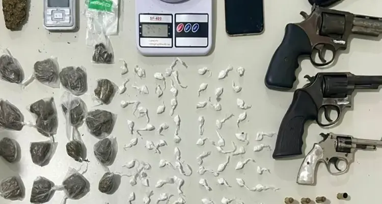 Ação da PM em Vitória da Conquista resulta na apreensão de armas e drogas no bairro Morada Real
