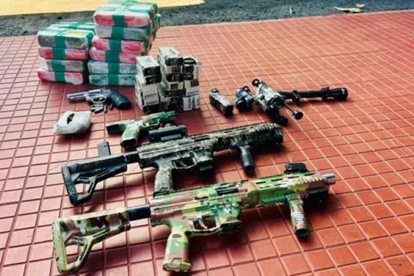 PRF apreende cocaína, armas, munições e granadas em ônibus interestadual durante fiscalização na BR-116, em Jequié (BA)