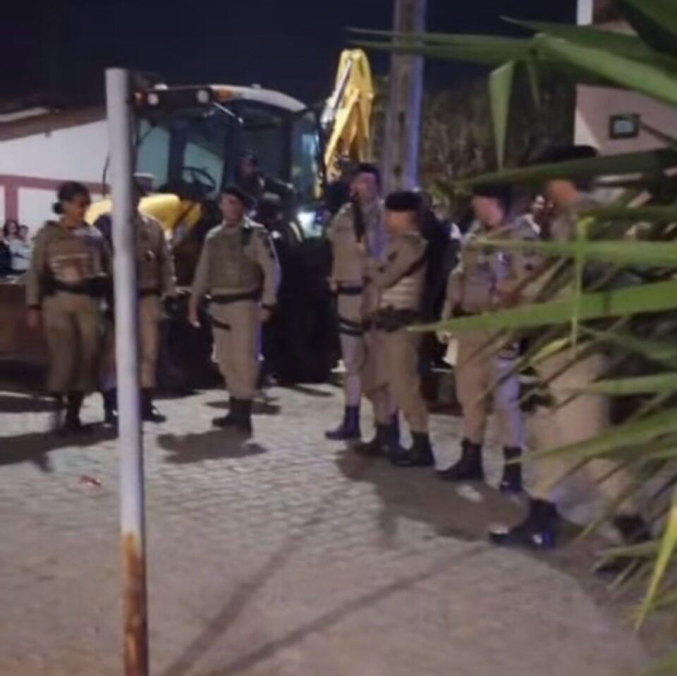 Revolta em Planalto: multidão tenta incendiar carro de acusado por morte da jovem (Edlaine)