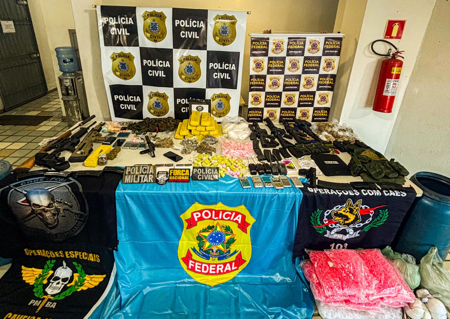 Operação integrada em Porto Seguro desarticula facção e apreende arsenal de guerra