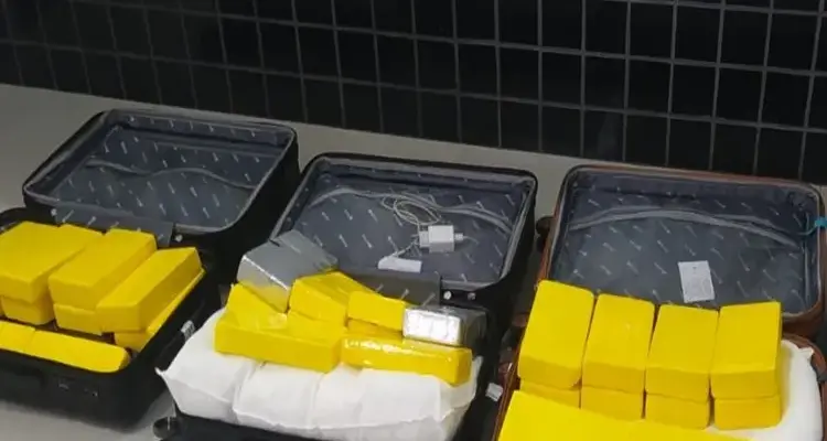 Polícia apreende drogas durante abordagem a ônibus em Vitória da Conquista