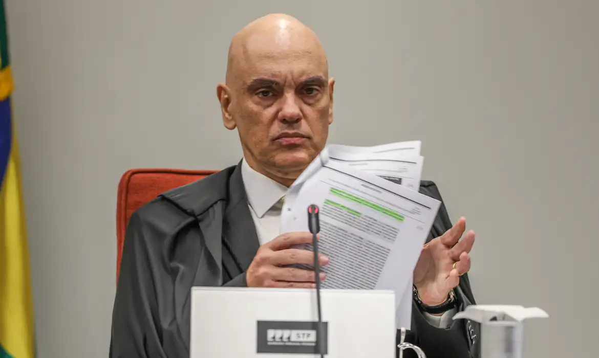 Moraes esclarece decisão que suspende processos sobre dados do Coaf 