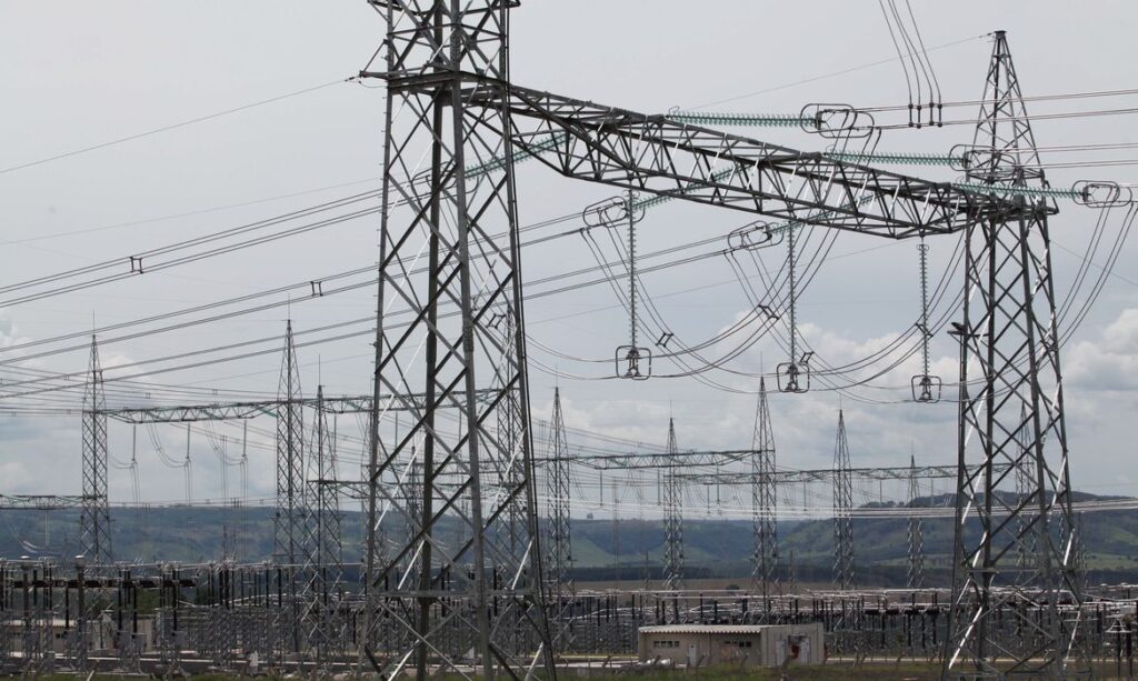 Hitachi anuncia nova fábrica visando data centers e energia renovável