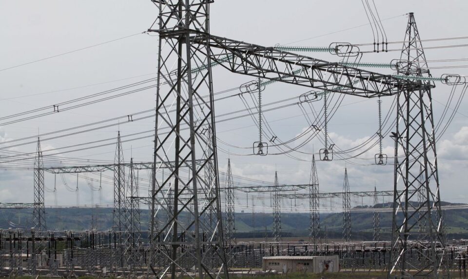 Hitachi anuncia nova fábrica visando data centers e energia renovável