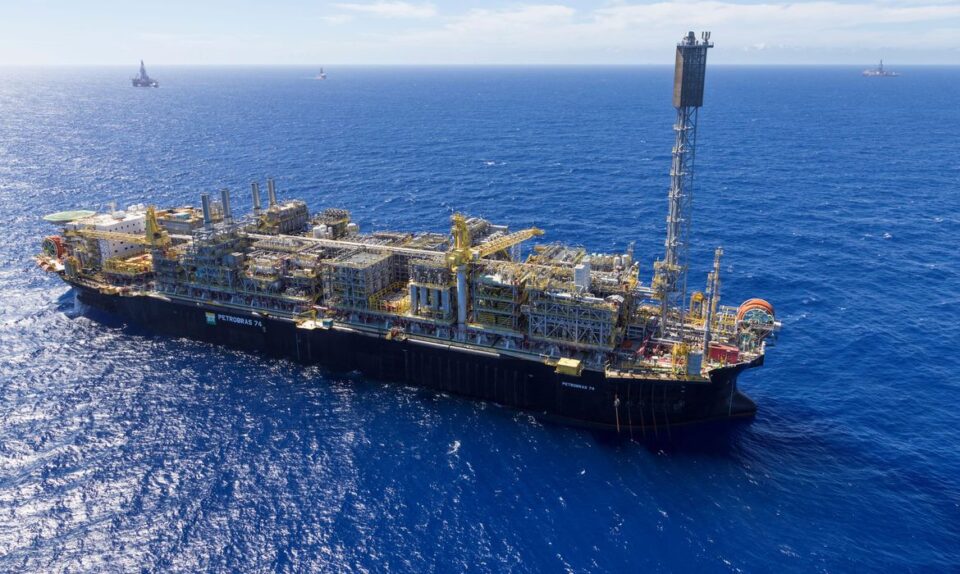 Áreas de jazidas do pré-sal serão leiloadas em dezembro