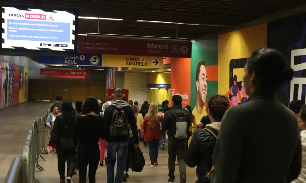 Falha em trem da CPTM lota estações em São Paulo nesta segunda 