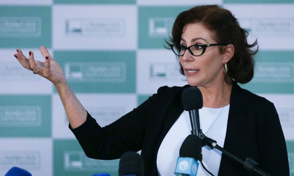 Nunes vota por absolvição, mas maioria do STF condena Carla Zambelli