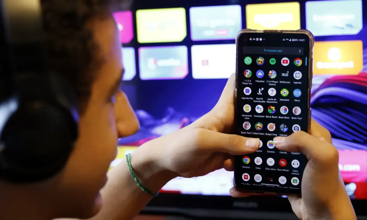 Denúncias de pedofilia na internet pelo Disque 100 aumentam em agosto