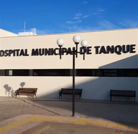 Mulher é esfaqueada 13 vezes pelo companheiro enquanto segurava bebê em Tanque Novo