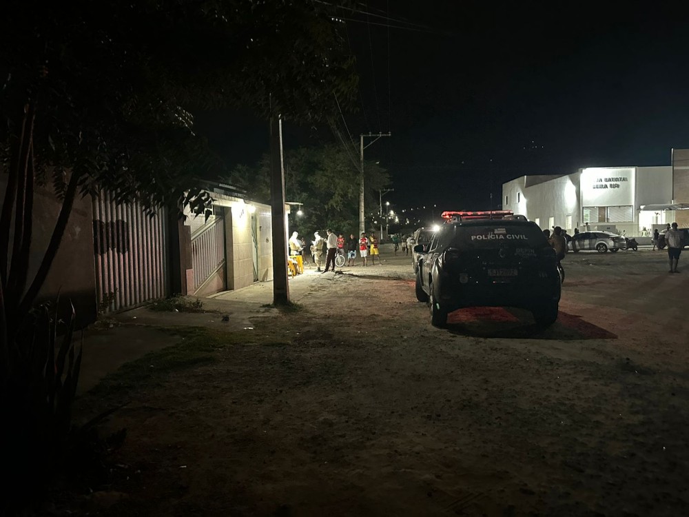 Ataque a tiros deixa dois mortos e um ferido em bar na cidade de Jequié