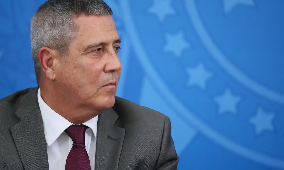 Em parecer ao STF, PGR defende que Braga Netto deve continuar preso