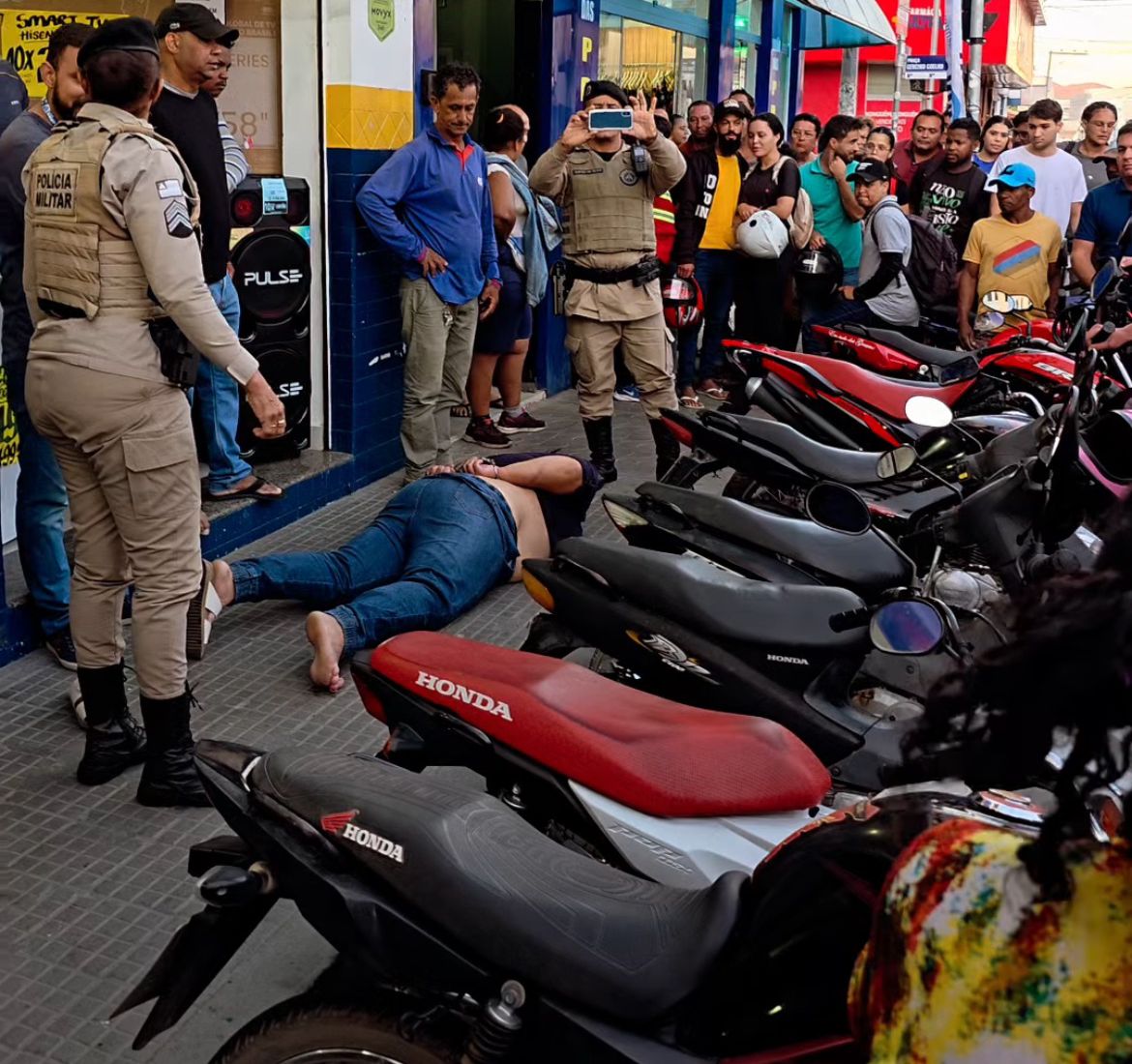 Mulher surta no centro de Guanambi e causa prejuízos