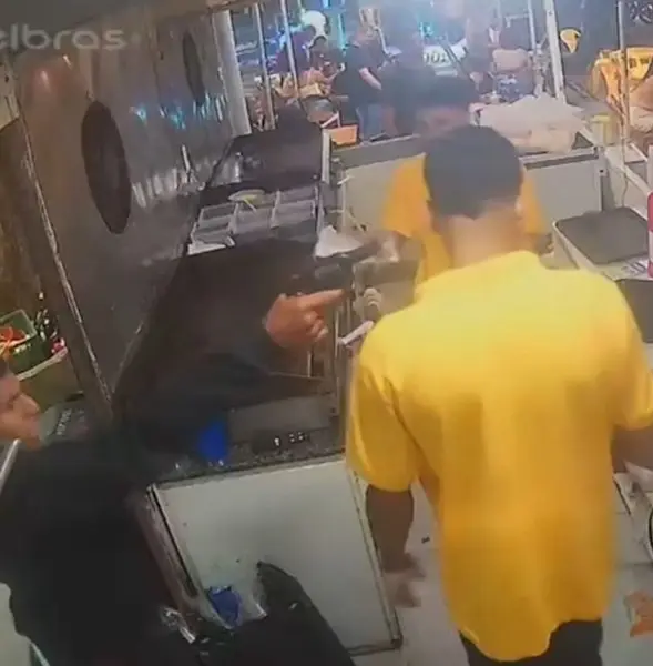 Jovem de 20 anos é executado a tiros dentro de trailer de lanches em Ipiaú