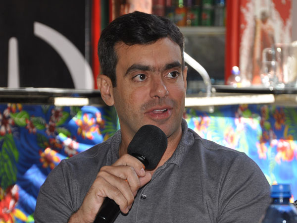 Deputado Tiago Correia anuncia ações em saúde, educação e infraestrutura em Conquista