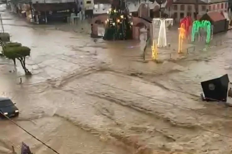 Chuvas intensas causam transtornos e deixam Poções em estado de atenção