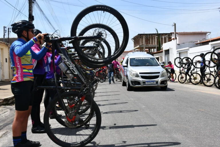 Mãe brutalmente assassinada por ciúmes: a comovente despedida de Kelli Amorim Ribeiro em Vitória da Conquista
