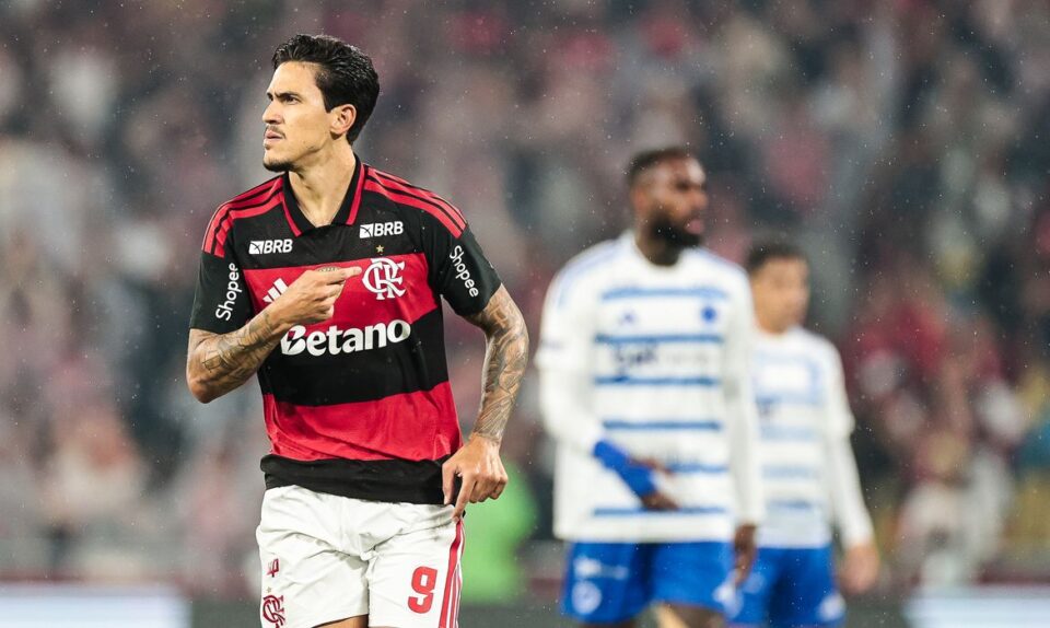 Flamengo vence Cruzeiro com gols de Pedro e Carrascal Flamengo vence Cruzeiro com gols de Pedro e Carrascal
